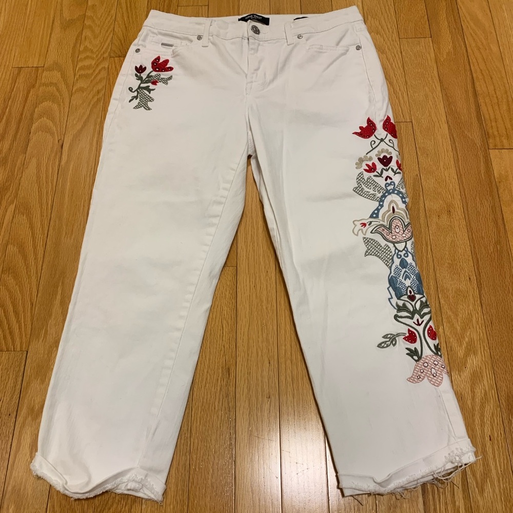 Nine West White Straight Leg Jeans with Colorful Embroidery